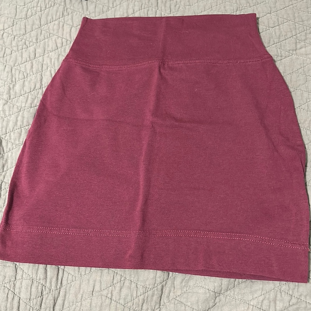Plum fitted skirt